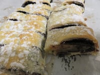 וניל משכר, שוקולד נמס ובצק פריך: המאפה שאי אפשר להפסיק לחתוך