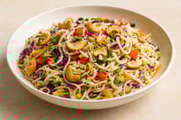 הלהיט החדש שלכם: סלט כרוב וראמן קראנצ'י ברוטב ליים משגע