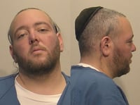 אלעזר ויגדרוביץ' בעת מעצרו בניו יורק