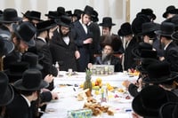 טיש ט"ו בשבט אצל האדמו"ר מקרעטשניף סיגעט וויליאמסבורג