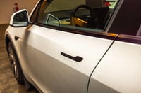 הידית ברכב חשמלי של טסלה