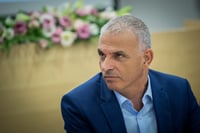 השר לשעבר כחלון