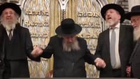 הגר"ד לנדו יצא מגדרו ופצח בריקוד לא-שגרתי של "עוצו עצה ותופר" | תיעוד בלעדי