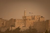 התחזית: אובך בשישי שבת; גשם משמעותי ושיטפונות שבוע הבא