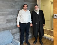 ראש עיריית בני ברק חנוך זייברט בסיור במשרד עורכי הדין יוסף ויצמן