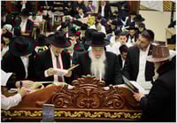 הגאון הרב יגאל כהן בקריאת המגילה