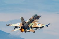 מטוס קרב בדרך לאיראן