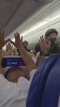 תיעוד מהפשיטה על המטוס