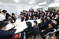 ילדי חניכי הישיבות אצל הגר"ד לנדו