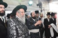 האדמו"רים מראחוב ומעזבוז באפיית מצות