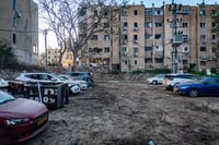 זירת הפגיעה בעיר ערד, ביום ובלילה