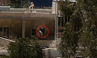 המחבל הולך במבנה, מזהים אותו מהחלון - ואז מגיעה מכת האש | צפו