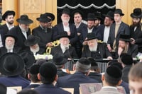 הגר"י זילברשטיין בביקור חיזוק ברחובות