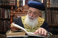 מיוחד: הראשון לציון הגאון רבי שלמה משה עמאר בשיחה לשבת הגדול | צפו