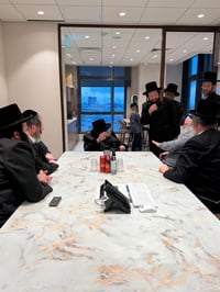 האדמו"רים התגייסו | המגבית המיוחדת בבתי פטרוני חב"ד למען "מעות חיטים"