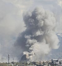 איראן דחתה את ההצעה להפסקת אש; תקיפות באי הנפט - והאיומים מחריפים