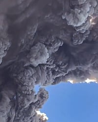 תיעוד מיוחד: כך נראתה אתמול התפרצות הר געש ביפן