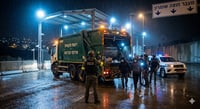 חריג: עשרות שב"חים פלסטינים התחבאו בתוך משאית זבל