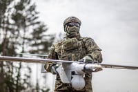 לוחם פולני עם רחפן