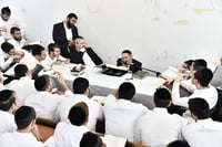 הגאון רבי יצחק הקר בישיבת גרודנא