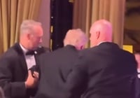 טראמפ מפונה מהזירה ברקע היריות