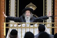 הגה"צ רבי אלימלך בידרמן בשיחת חיזוק בחיפה