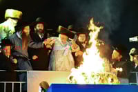 האדמו"ר מתולדות אברהם יצחק בהדלקה ל"ג בעומר