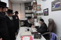 האדמו"ר מנדבורנה בביקור אצל הגרא"פ שטיין