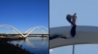 בגובה 50 מטר: האיש שהקים אוהל על גשר "עד שתסתיים המלחמה באיראן" | צפו