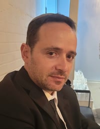 טרגדיה נוראית: המרצה היהודי נורה למוות בלב הרחוב, נתפס חשוד ברצח 