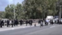 חסימת כביש החוף: הנוסעים למירון - ירדו וחסמו את הירידה לזכרון יעקב וצומת מגידו