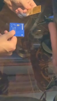 הסורים מתרגשים: כך נראה תשלום הוויזה הראשון בכרטיס האמריקני אחרי 15 שנה