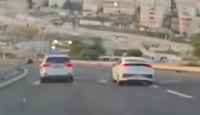 מרדף דרמטי בכבישי ירושלים: החשוד זיגזג והתנגש ברכב | צפו