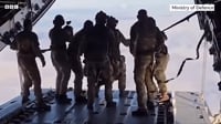 בשביל בריטי אחד: הכוחות המלכותיים הוצנחו מהאוויר במבצע נועז | תיעוד