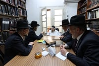 חברי הכנסת של 'דגל' במעונו של הגר"ד לנדו