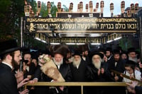 הכנסת ספר תורה לביהמ"ד צאנז קלויזנבורג