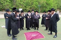 האדמו"ר מקוזמיר על ציון זקינו הרה"ק ר' יחזקאל מקוזמיר זי"ע