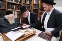 חברי המשלחת של הגר"י זילברשטיין אצל הגר"מ שטרנבוך