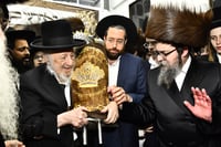 הכנסת ספר תורה לביהמ"ד סקולען בב"ב