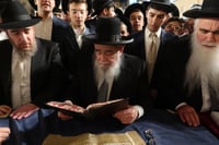בחורי ישיבת מאור התורה בכותל