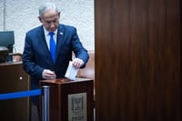 נתניהו מצביע בסבב הראשון בבחירות למבקר
