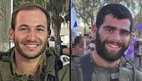 משמאל סרן שחר גמלא, מימין סמל אהד יערי