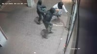 תיעוד מטורף מבני ברק: רעולי פנים פרצו לחנות כלי כסף בשבת | כך זה נראה