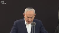ברקע הלחץ מטראמפ: נתניהו פנה בהתרגשות לקבר אחיו המנוח | צפו