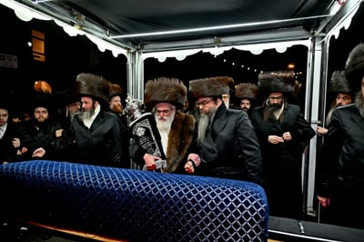 הכנסת ספר תורה בויז'ניץ לונדון