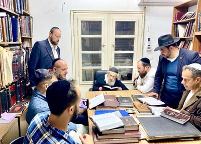 הגר"ד לנדו עם משפחות החטופים