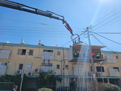 שגעון: בנו תוספת בנייה של 22 מ"ר - על גבי עמודי מתכת 