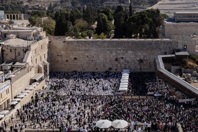 כשהראש על ספר תהילים: אישה מבוגרת אותרה ללא רוח חיים בכותל