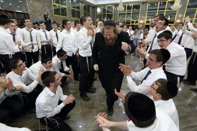 הגרש"ב סורוצקין עם בחורים | ארכיון