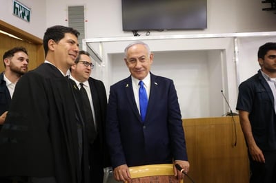 ראש הממשלה במשפטו עם עורך דינו